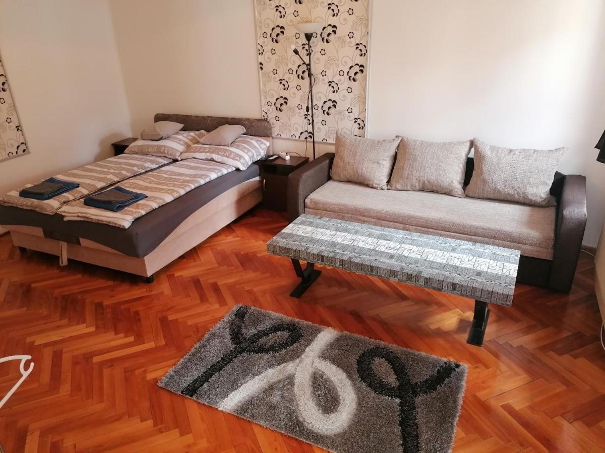 Kriston Apartman Miskolc Exterior foto