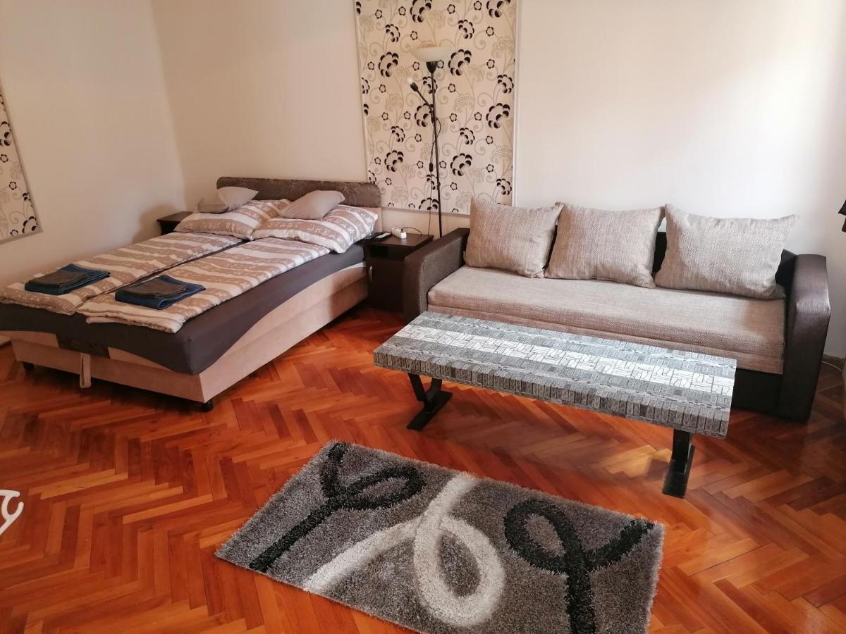 Kriston Apartman Miskolc Exterior foto