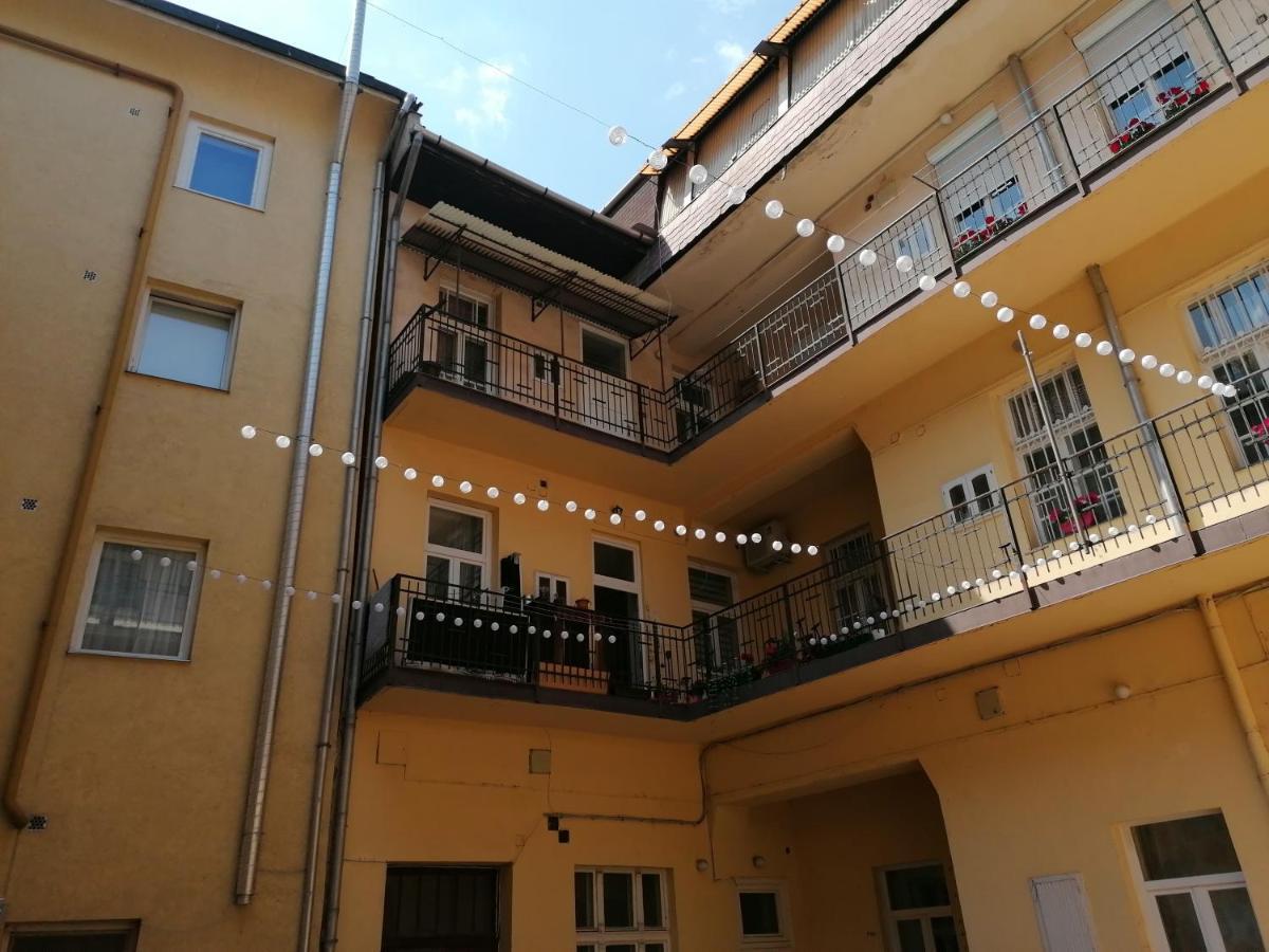 Kriston Apartman Miskolc Exterior foto