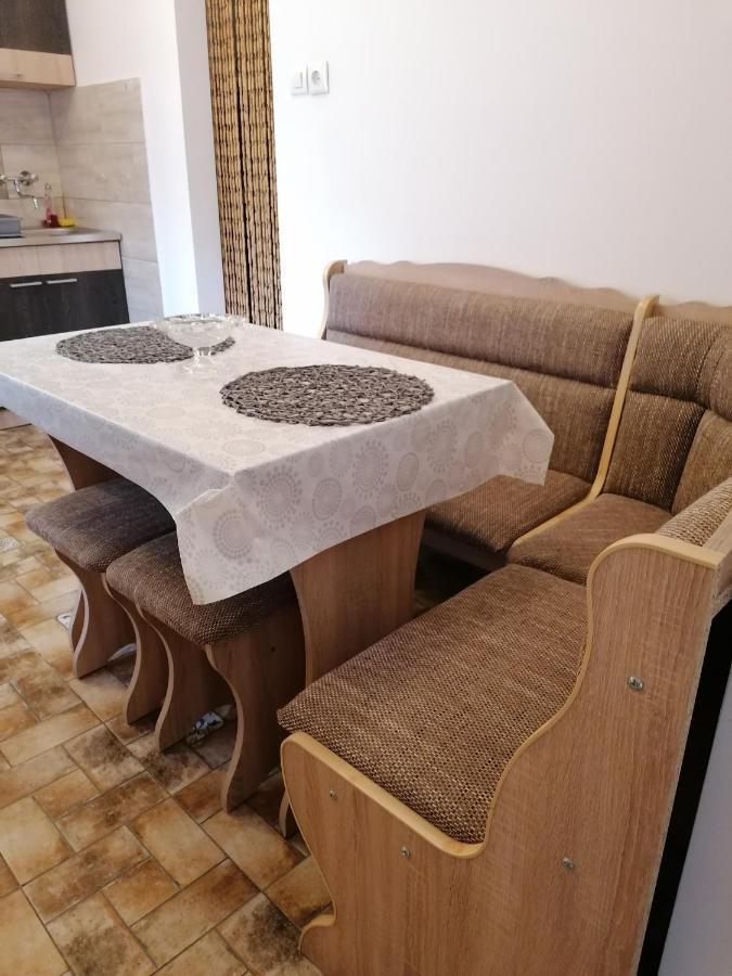 Kriston Apartman Miskolc Exterior foto
