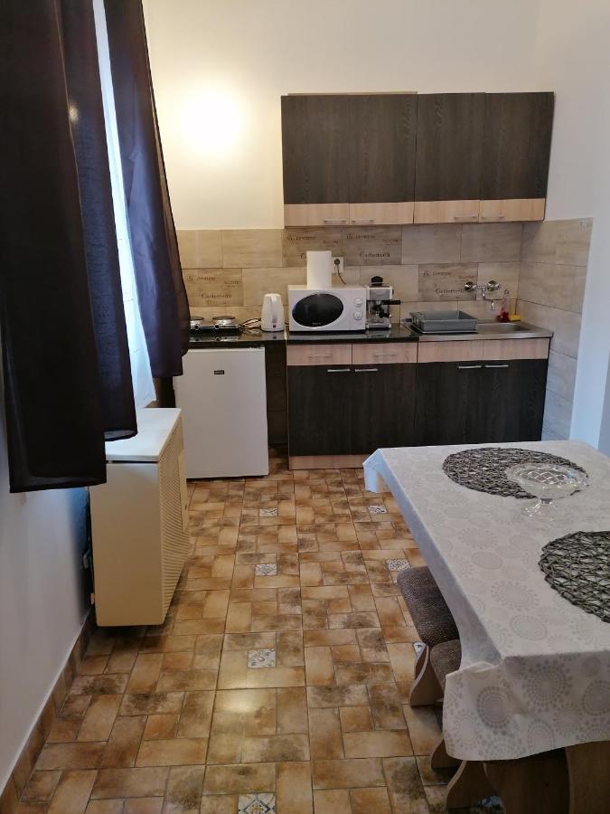 Kriston Apartman Miskolc Exterior foto