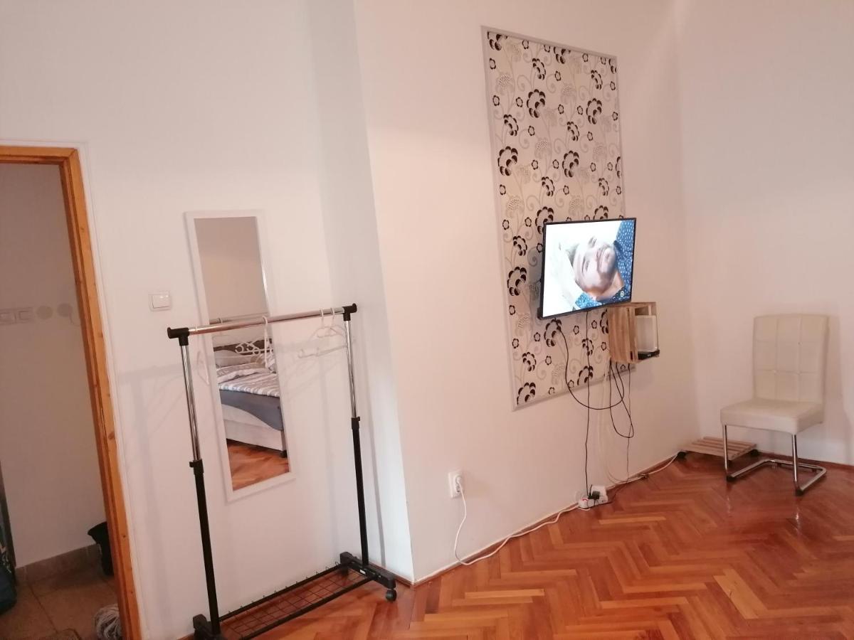 Kriston Apartman Miskolc Exterior foto