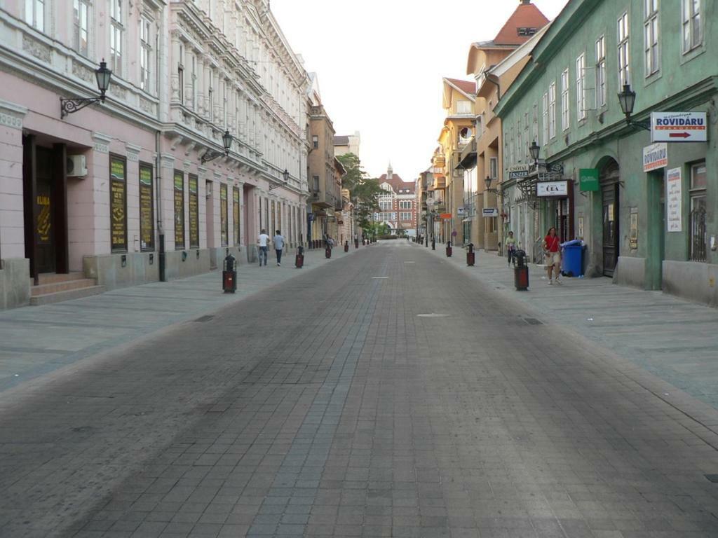 Kriston Apartman Miskolc Exterior foto