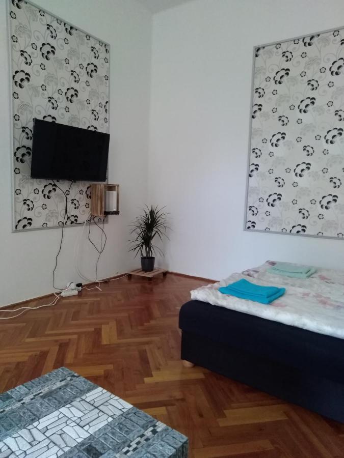 Kriston Apartman Miskolc Exterior foto